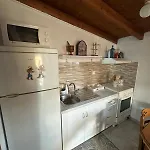 Patricia's Traditional Apartment Lakhion