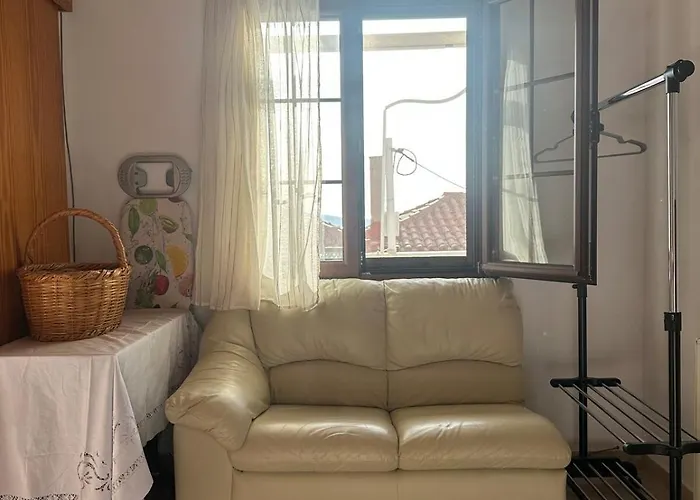 Patricia's Traditional * Lakhion